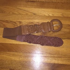 Medium size thick brown braided belt